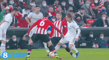 欧冠积分榜：阿森纳全胜领跑，巴黎、拜仁、国米、皇马均12分